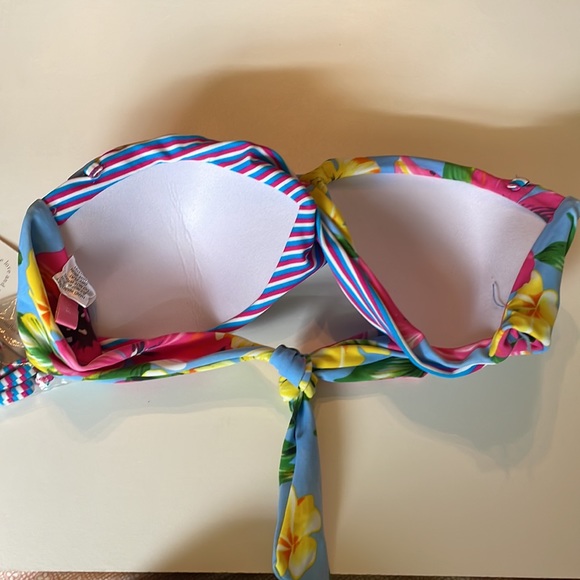 Bikini - Picture 3 of 6